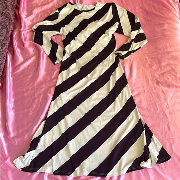 Forever 21 Dresses & Skirts - Forever 21 Striped Dress 🖤🤍